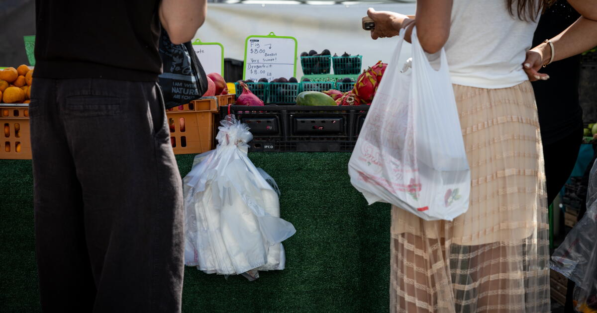 Qui se cache derrière la campagne secrète de plusieurs millions de dollars visant à écraser la loi californienne sur les plastiques, qui fait date ?