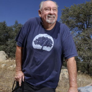 Un homme plante des milliers de chênes, notamment à Altadena, où les arbres sont rares