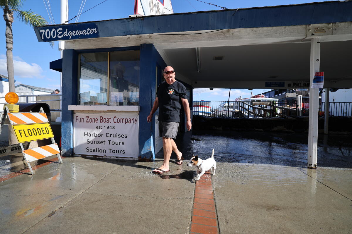 Henk Wiessner, président de Fun Zone Boat Co., avec son chien Butters.