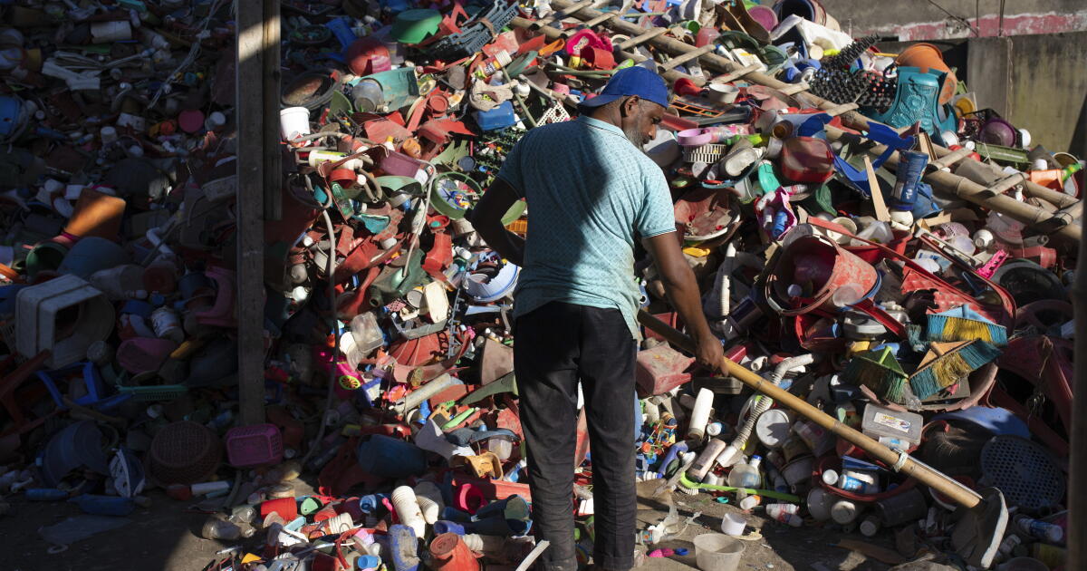 Alors que la loi sur le plastique entre en vigueur, l'industrie fixe les chiffres