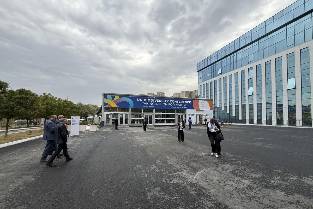 Entrée au siège de la conférence