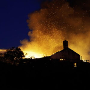 L'incendie de Norte brûle 570 acres et détruit des maisons dans le comté d'Orange