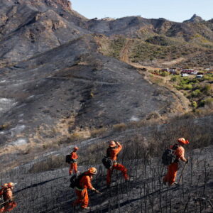 Seulement 8 ans après Woolsey, un nouvel incendie s'allume dans sa cicatrice de brûlure